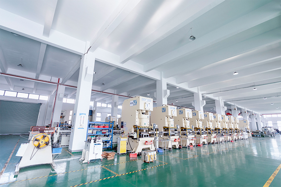 Továrenské vybavenie