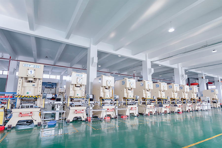 Továrenské vybavenie