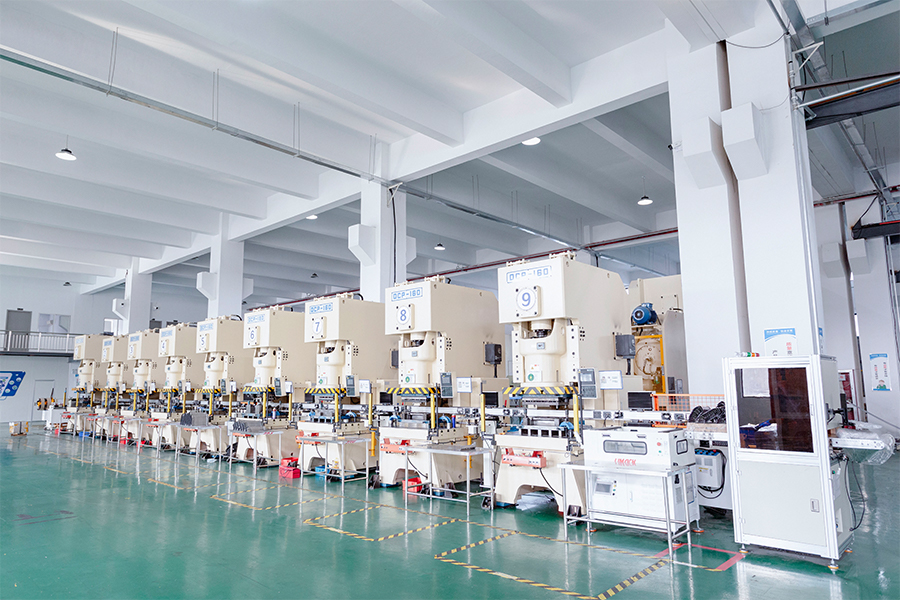 Továrenské vybavenie