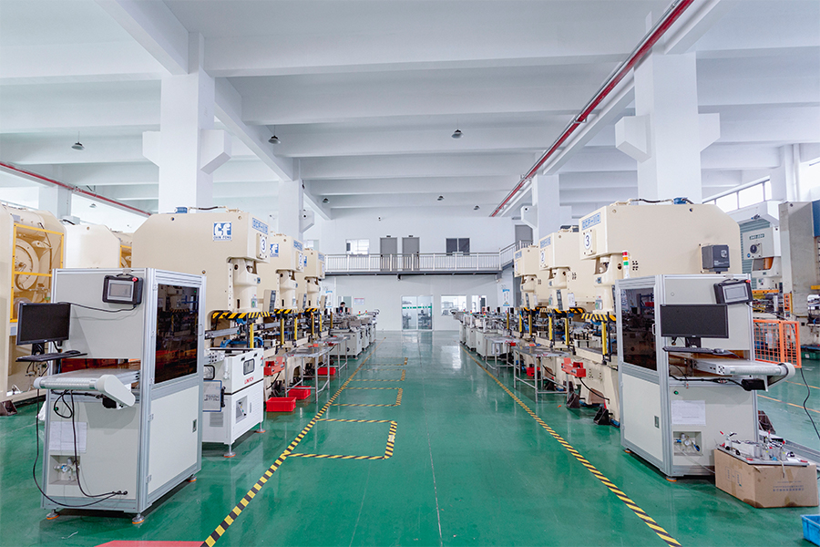 Továrenské vybavenie