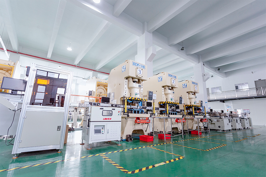 Továrenské vybavenie